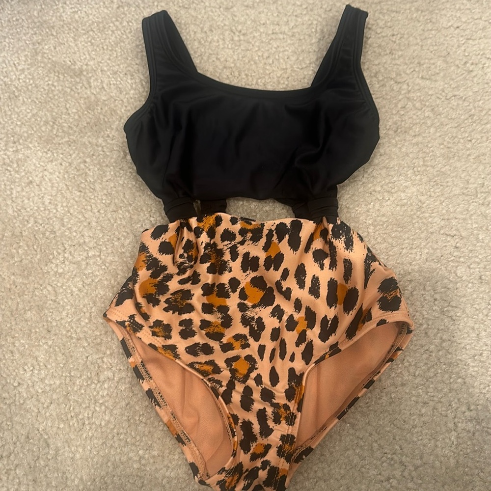 Adorable Art Class Girls XS 4/5 Bathing Suit